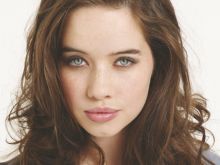 Anna Popplewell