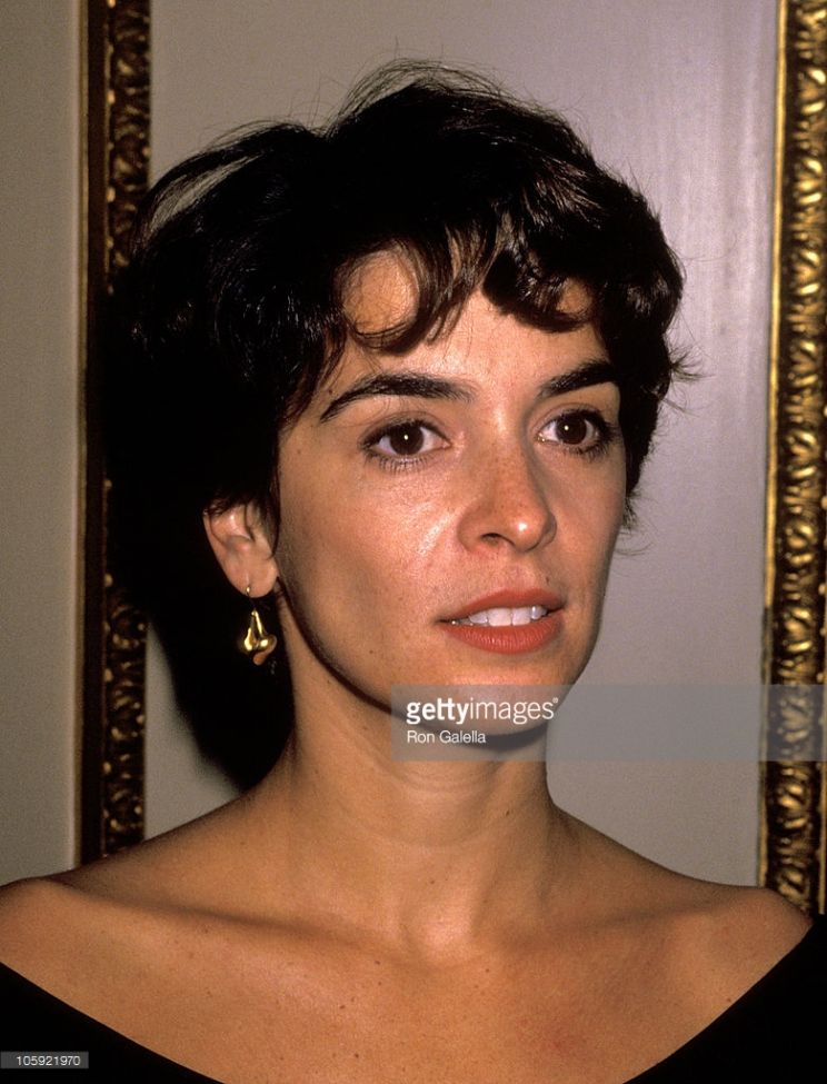 Annabella Sciorra