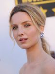 Annabelle Wallis