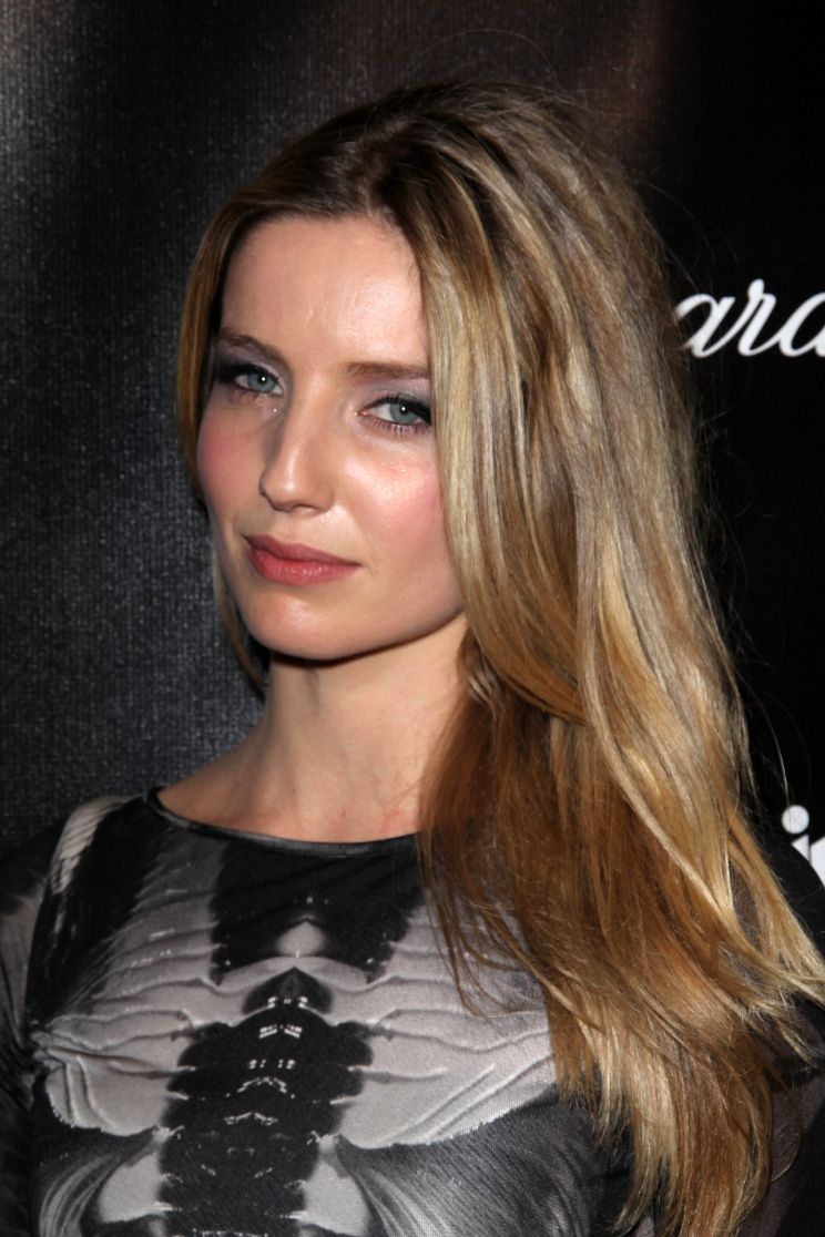 Annabelle Wallis