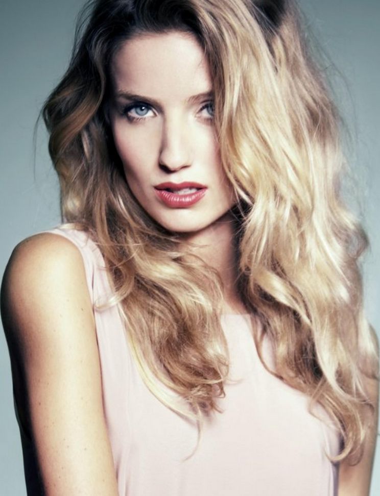 Annabelle Wallis