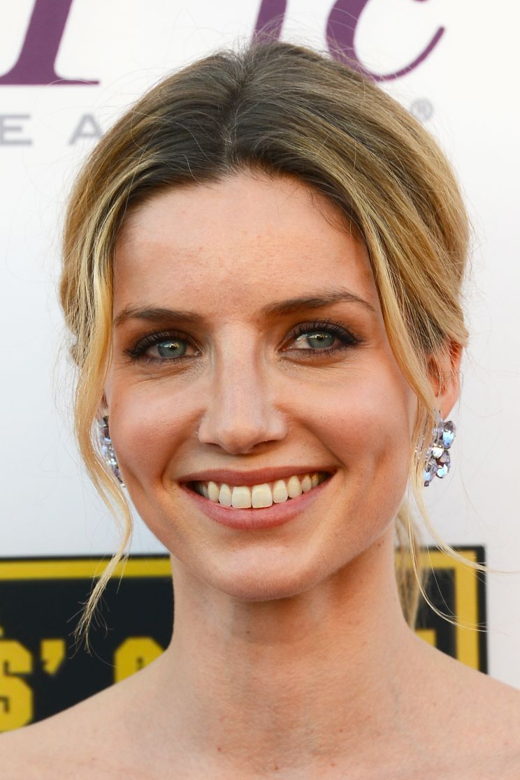 Annabelle Wallis