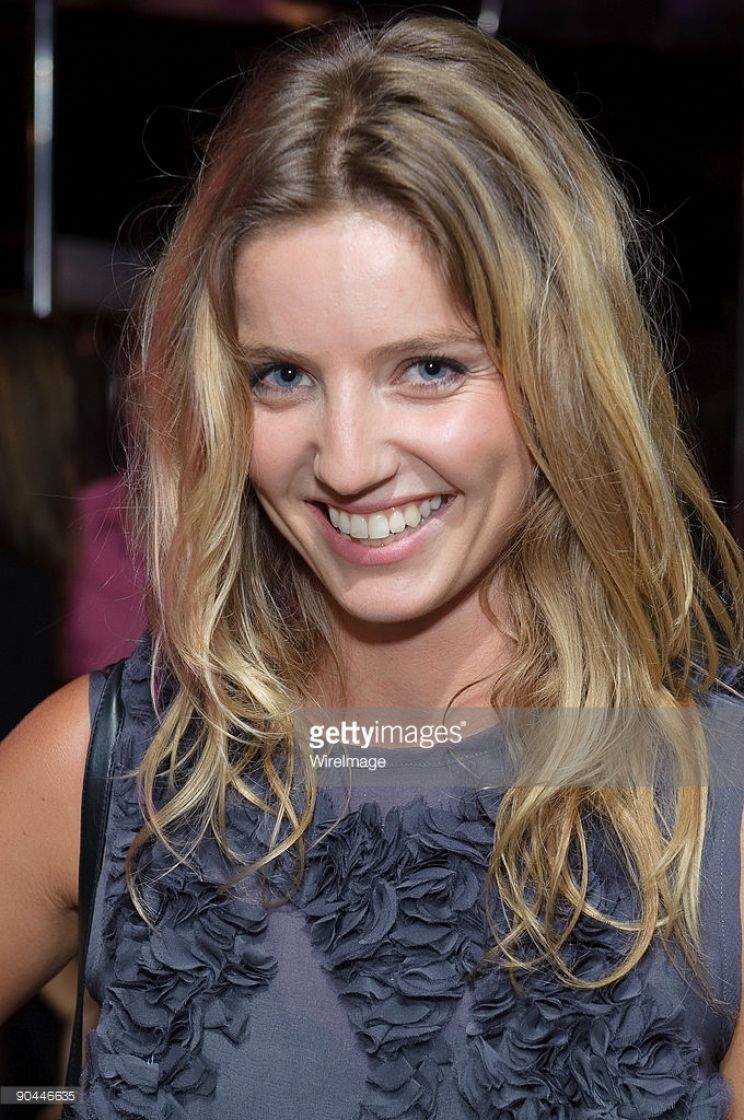 Annabelle Wallis