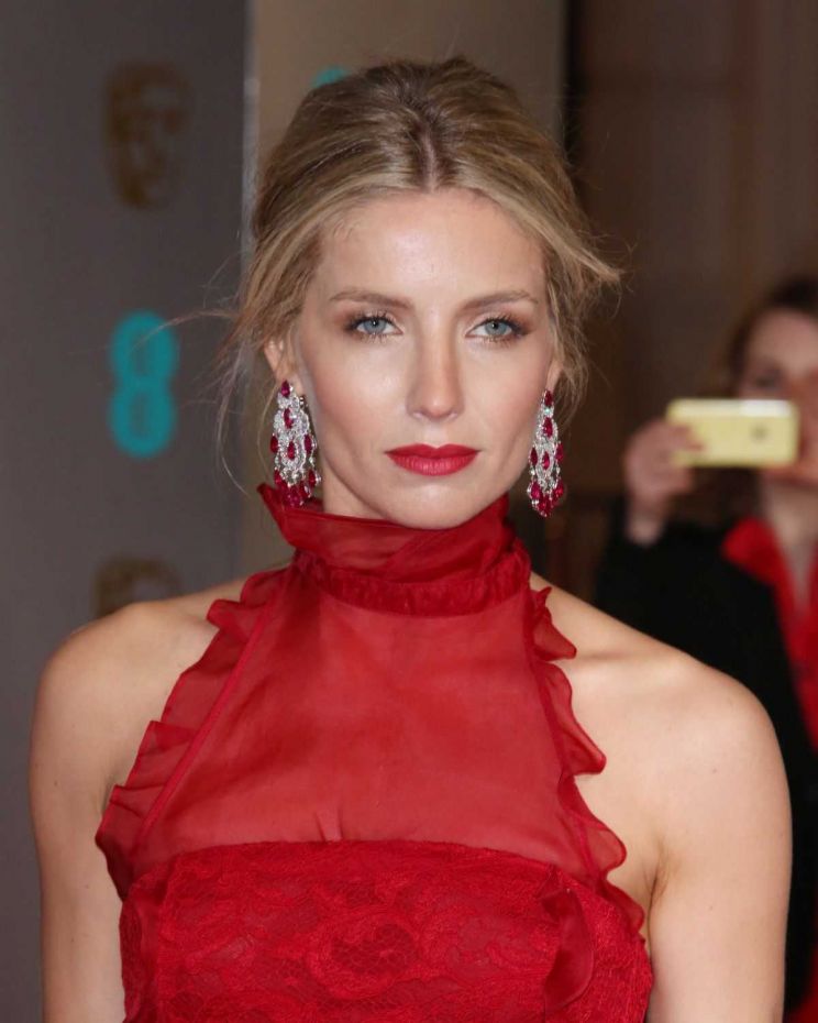 Annabelle Wallis