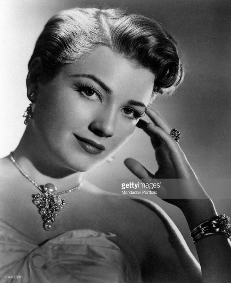 Anne Baxter