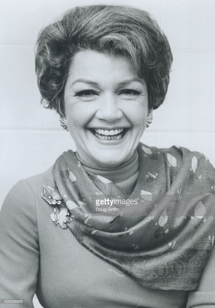 Anne Baxter