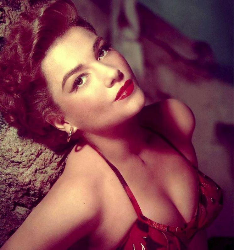 Anne Baxter