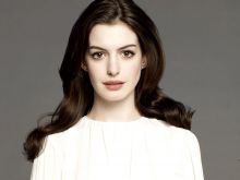 Anne Hathaway photo