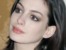 Anne Hathaway photo