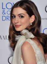 Anne Hathaway photo