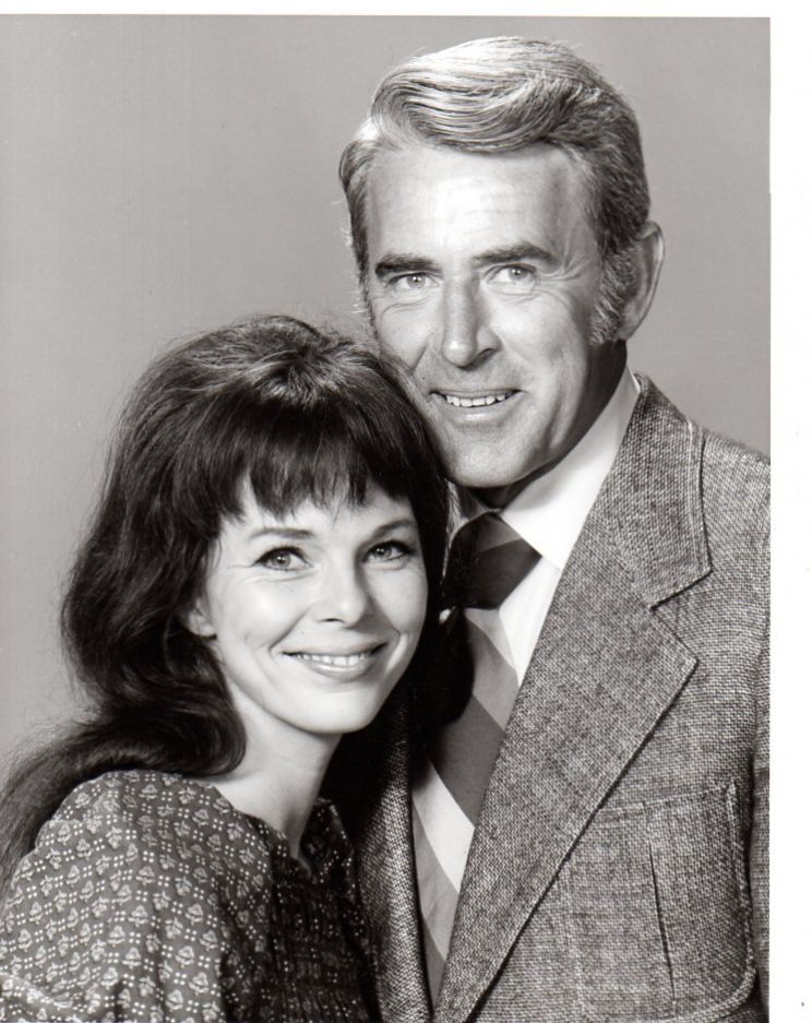 Anne Helm
