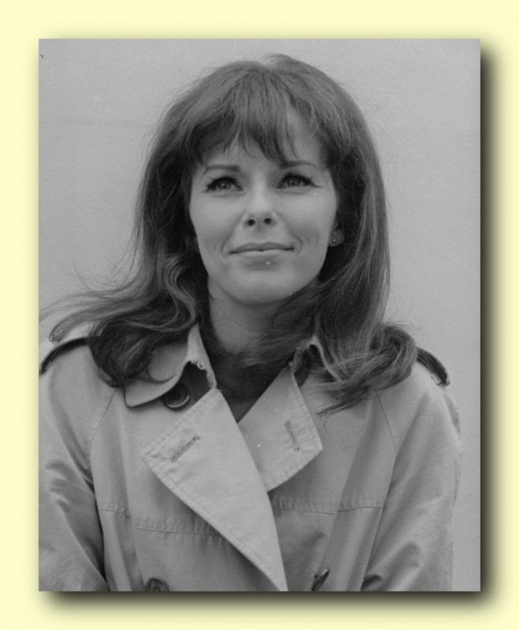 Anne Helm