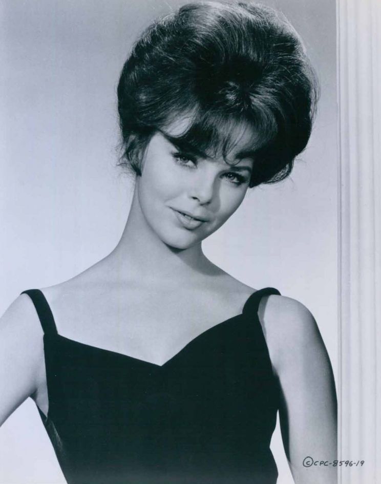 Anne Helm