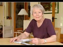 Annette Crosbie