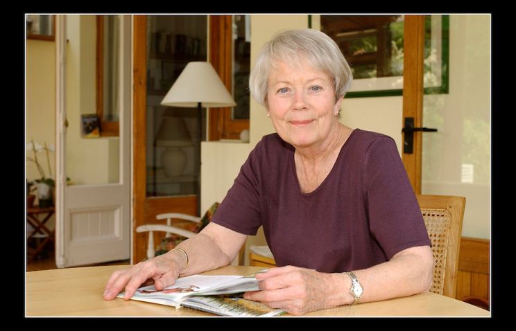 Annette Crosbie