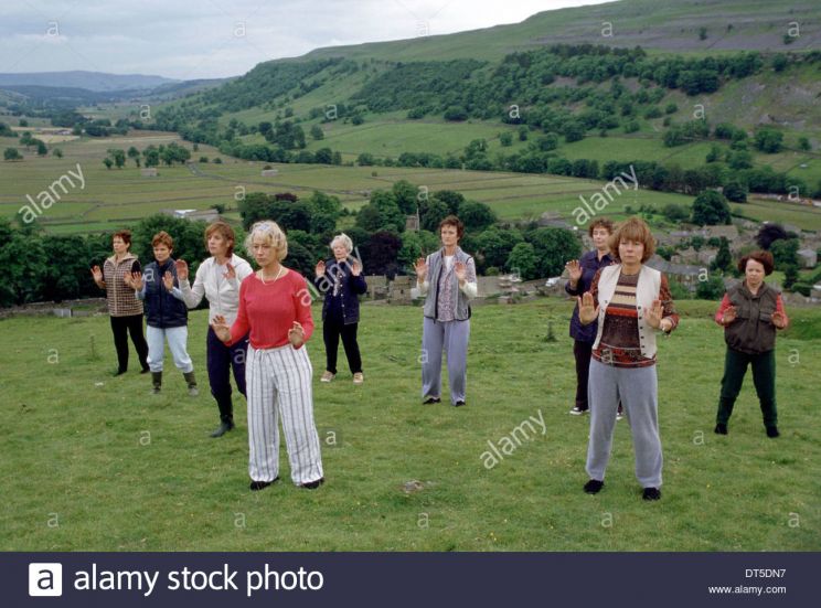 Annette Crosbie