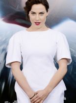 Antje Traue photo