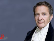 Anton Lesser
