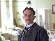 Anton Lesser
