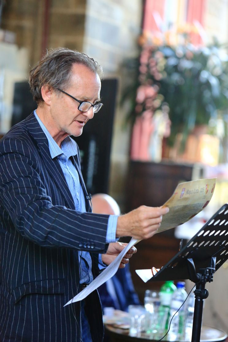 Anton Lesser