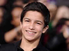Aramis Knight