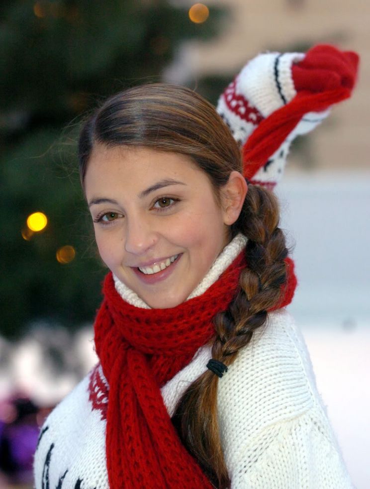 Arzu Bazman