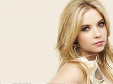 Ashley Benson #21976 picture (Landscape Medium)
