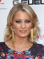 Ashley Hinshaw photo