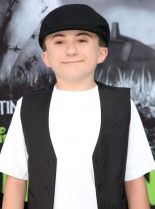 Atticus Shaffer #80074 picture (Portrait Medium)