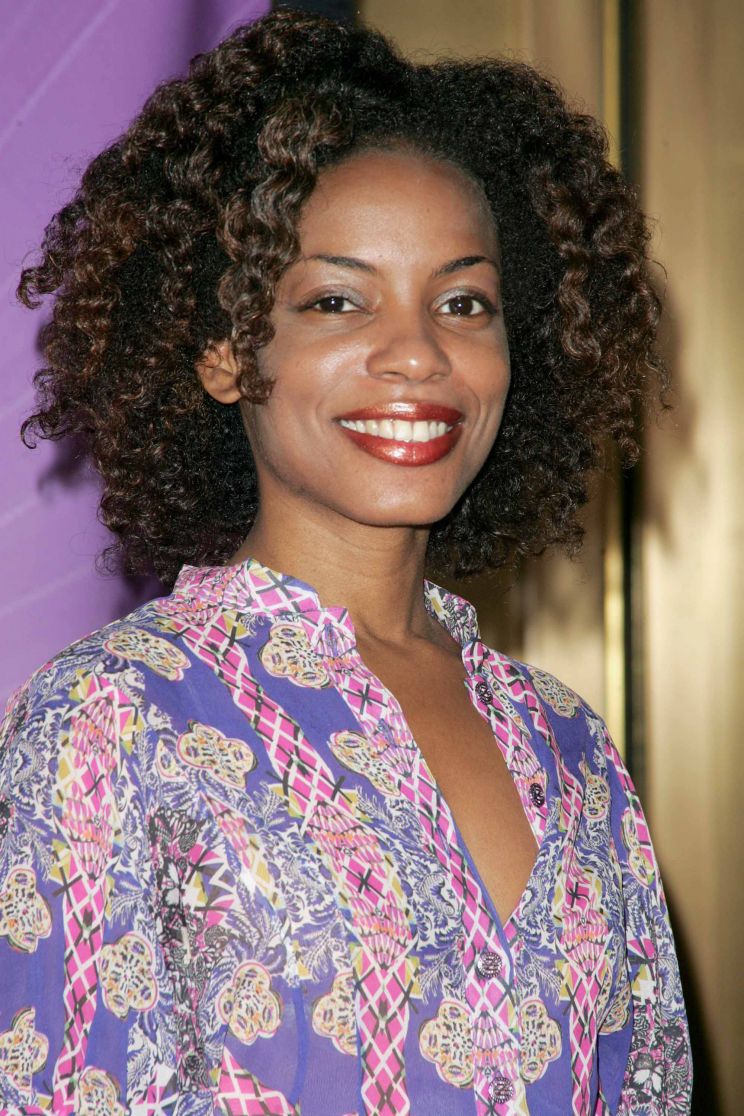 Aunjanue Ellis