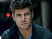 Austin Stowell