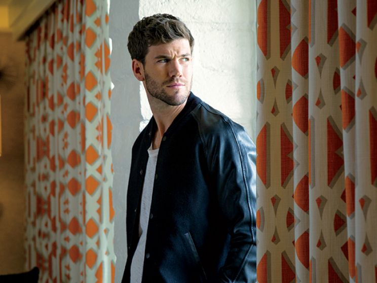 Austin Stowell