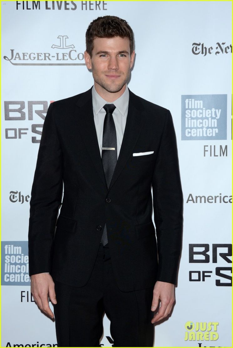 Austin Stowell