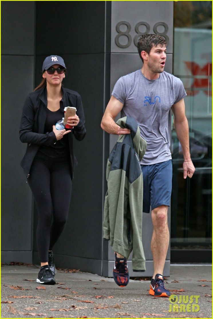 Austin Stowell