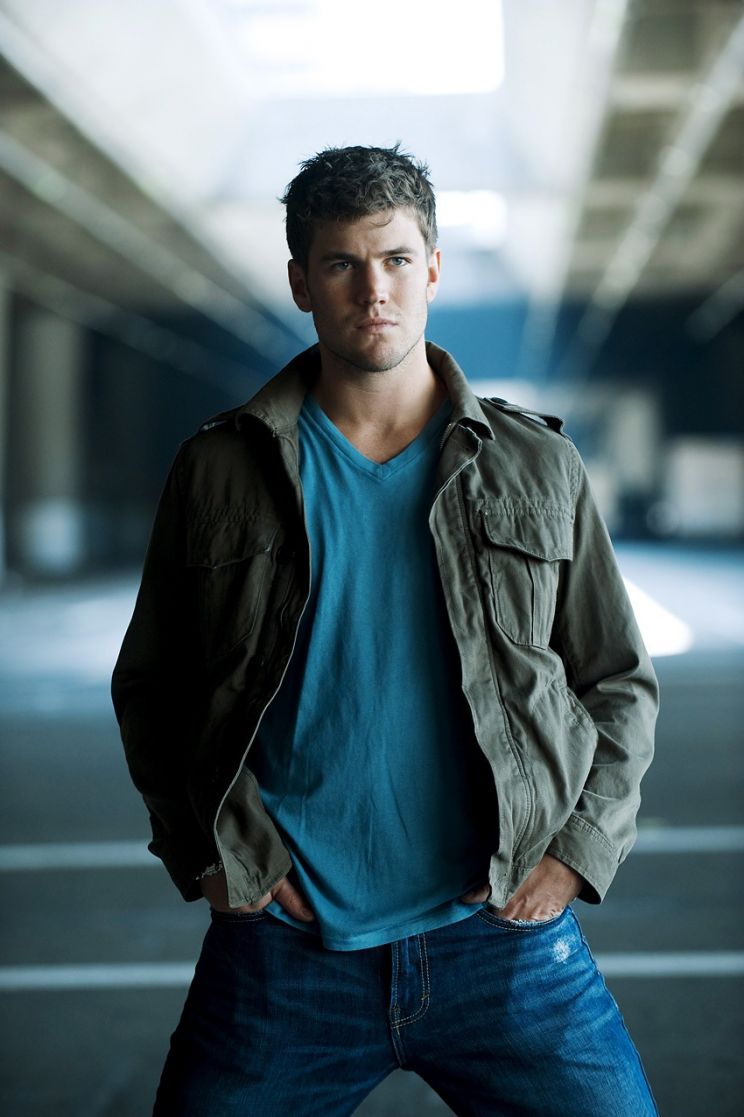 Austin Stowell