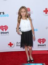 Ava Kolker #591859 picture (Portrait Medium)