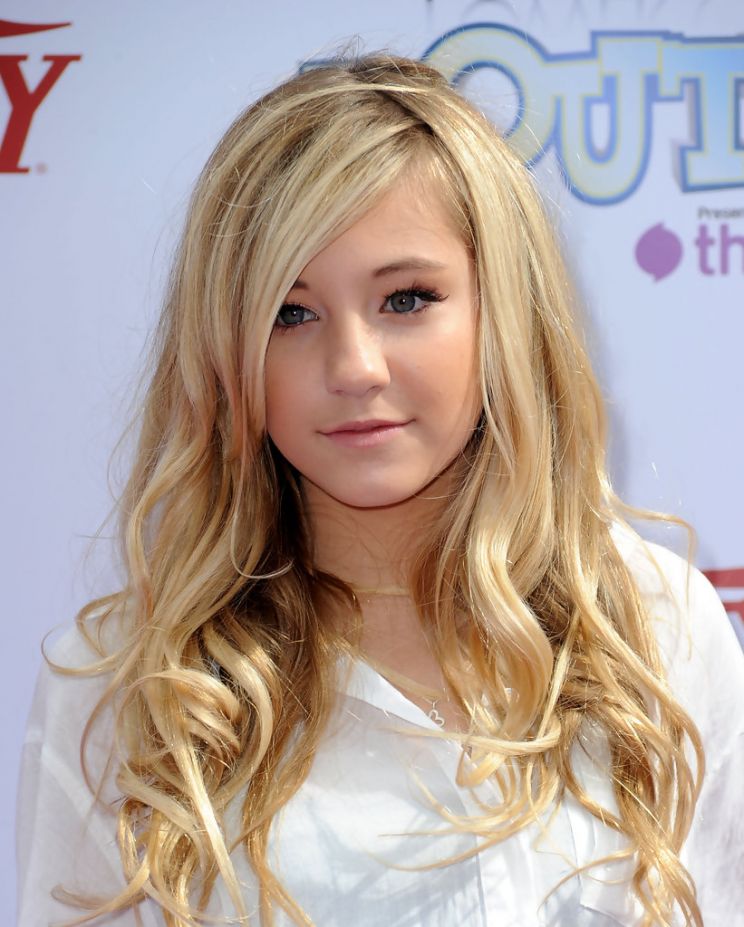 Ava Sambora