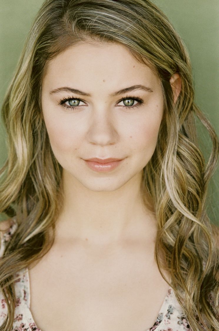 Ayla Kell