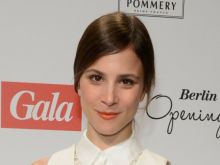 Aylin Tezel #860107 picture (Landscape Medium)