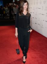 Aylin Tezel #860094 picture (Portrait Medium)