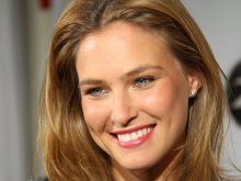 Bar Refaeli photo