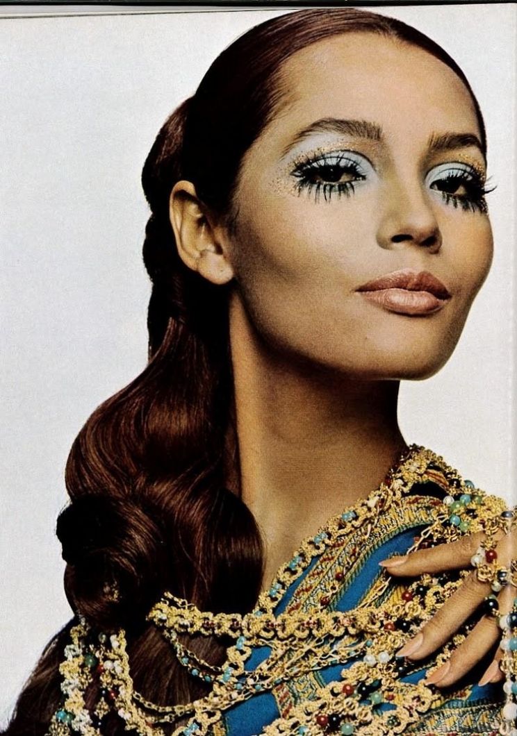 Barbara Carrera