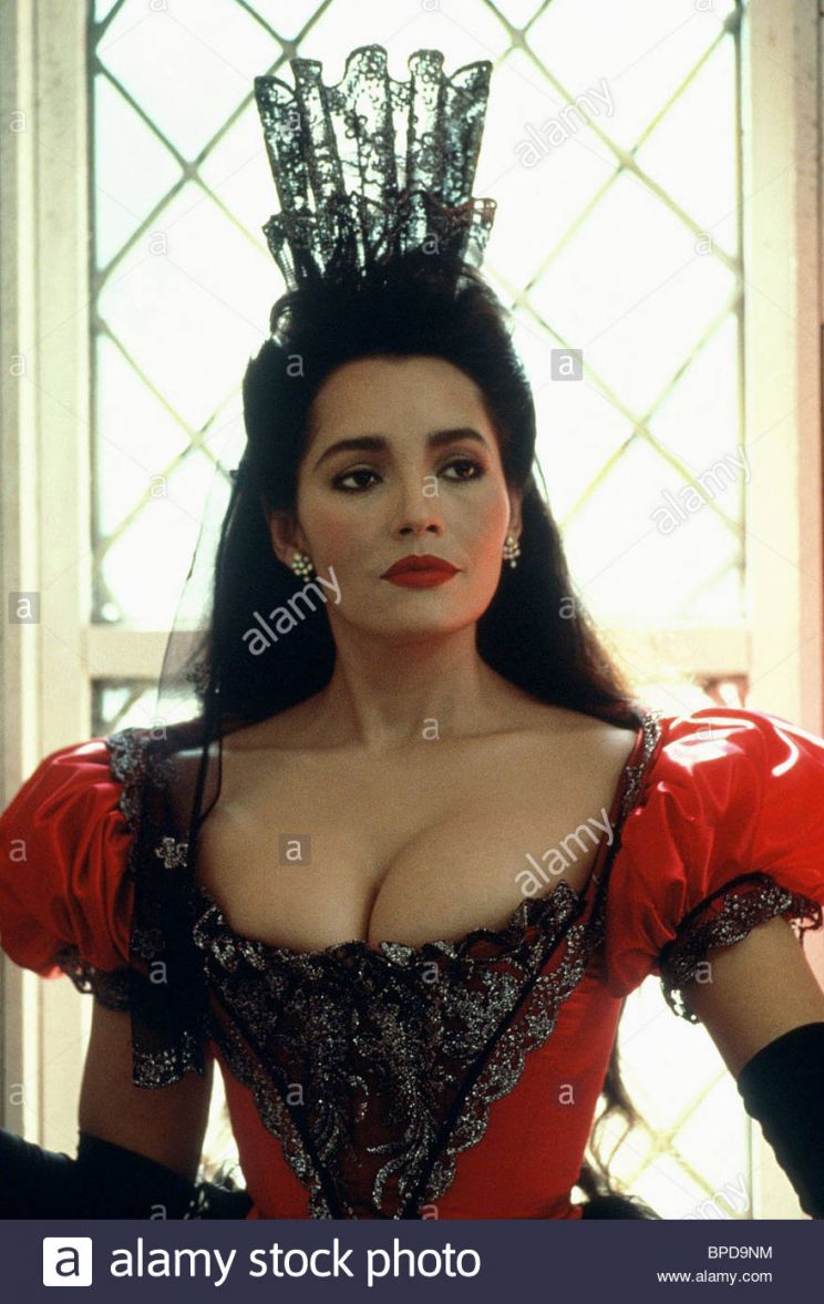 Barbara Carrera