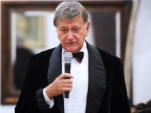 Barrie Ingham