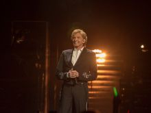 Barry Manilow