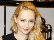 Beatrice Rosen #588450 picture (Landscape Medium)