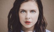 Bel Powley