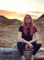 Bella Lotz photo