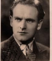 Bernard Lee