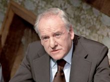 Bernard Lee